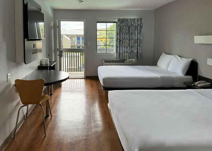 Motel 6-Pomona, Ca - Los Angeles