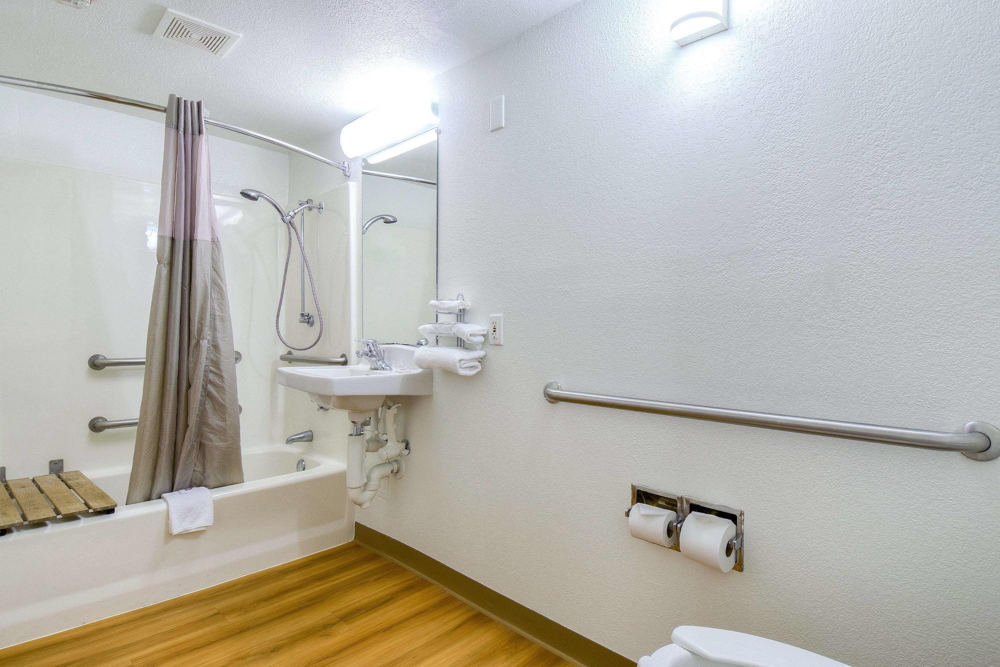 Hotel 6-pomona, Ca - Angeles 2*
