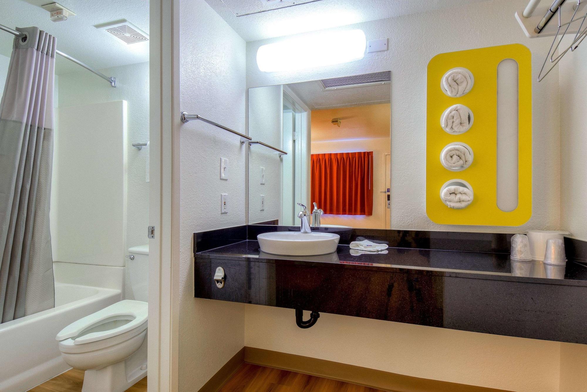 6-pomona, Ca - Angeles Hotel Pomona