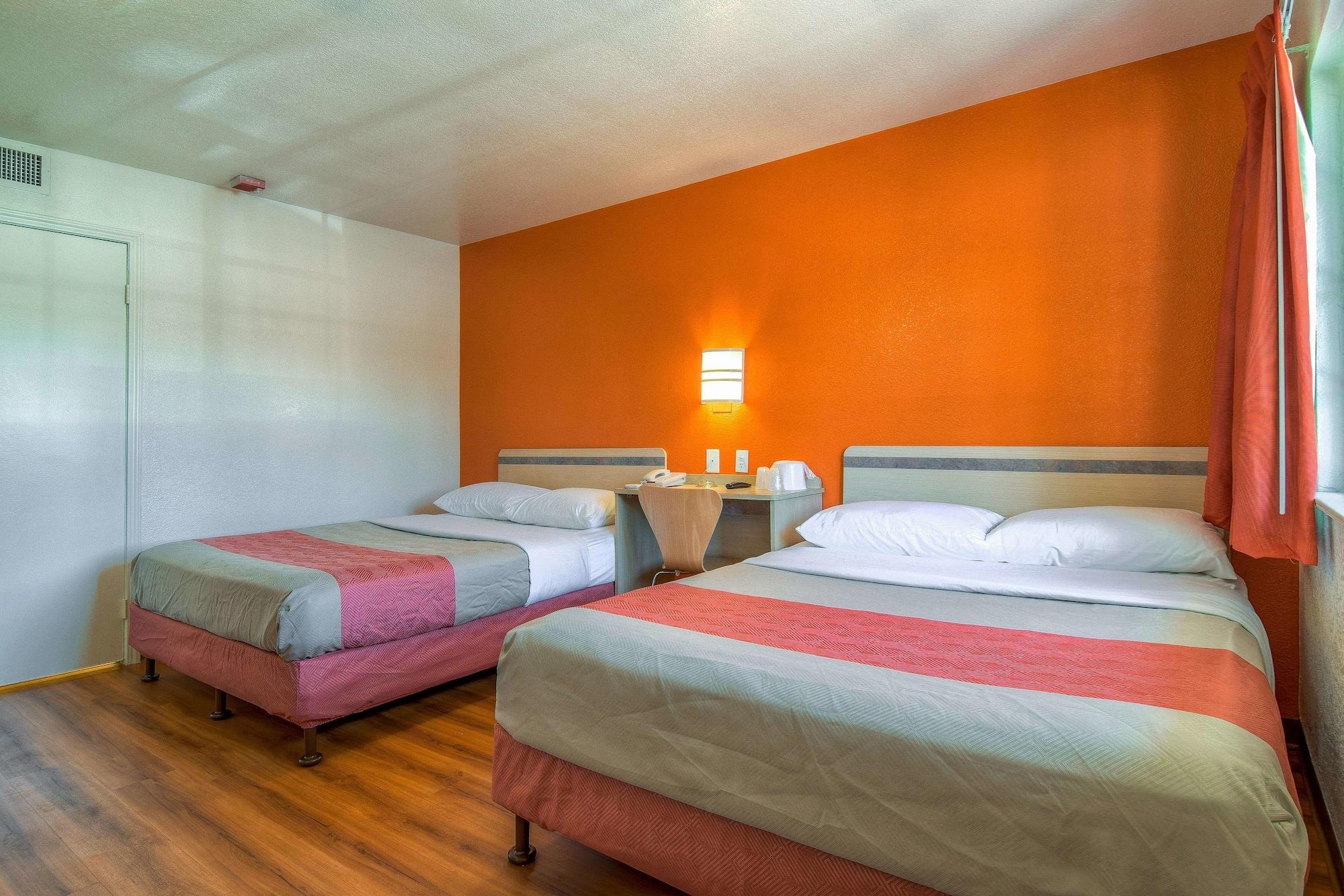 6-pomona, Ca - Angeles Hotel