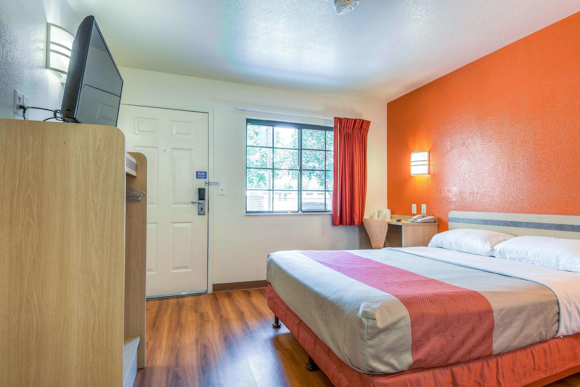 6-pomona, Ca - Angeles Hotel