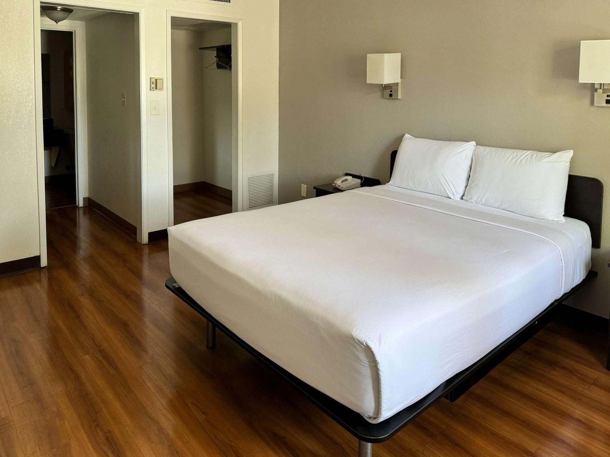 6-pomona, Ca - Angeles Hotel Pomona