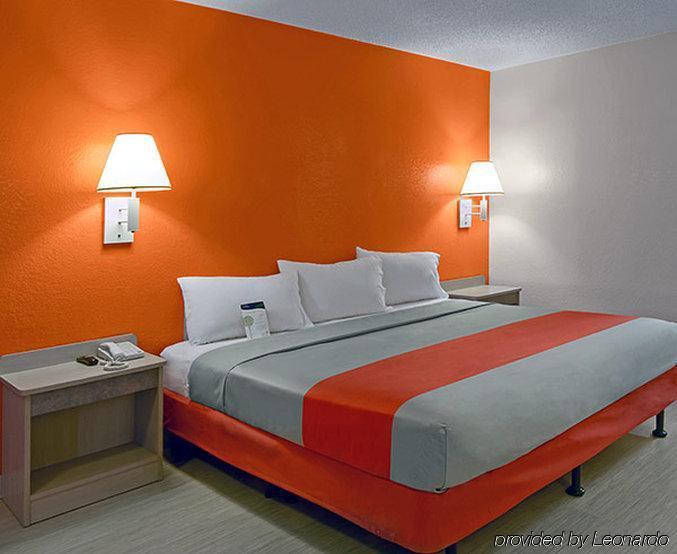 6-pomona, Ca - Angeles Hotel 2*