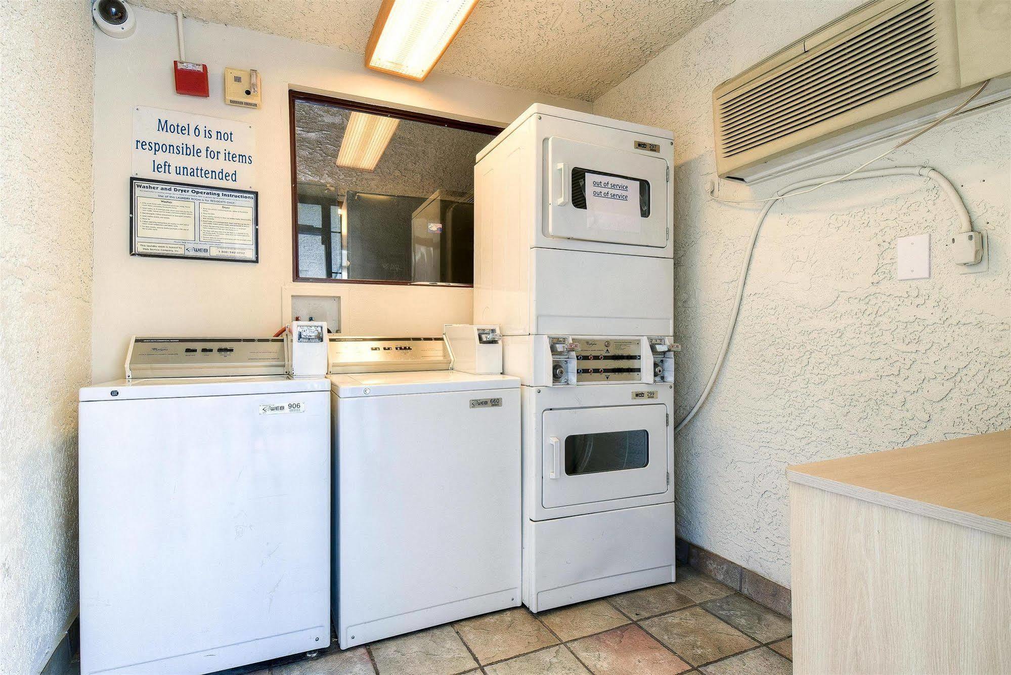 6-pomona, Ca - Angeles Hotel 2*