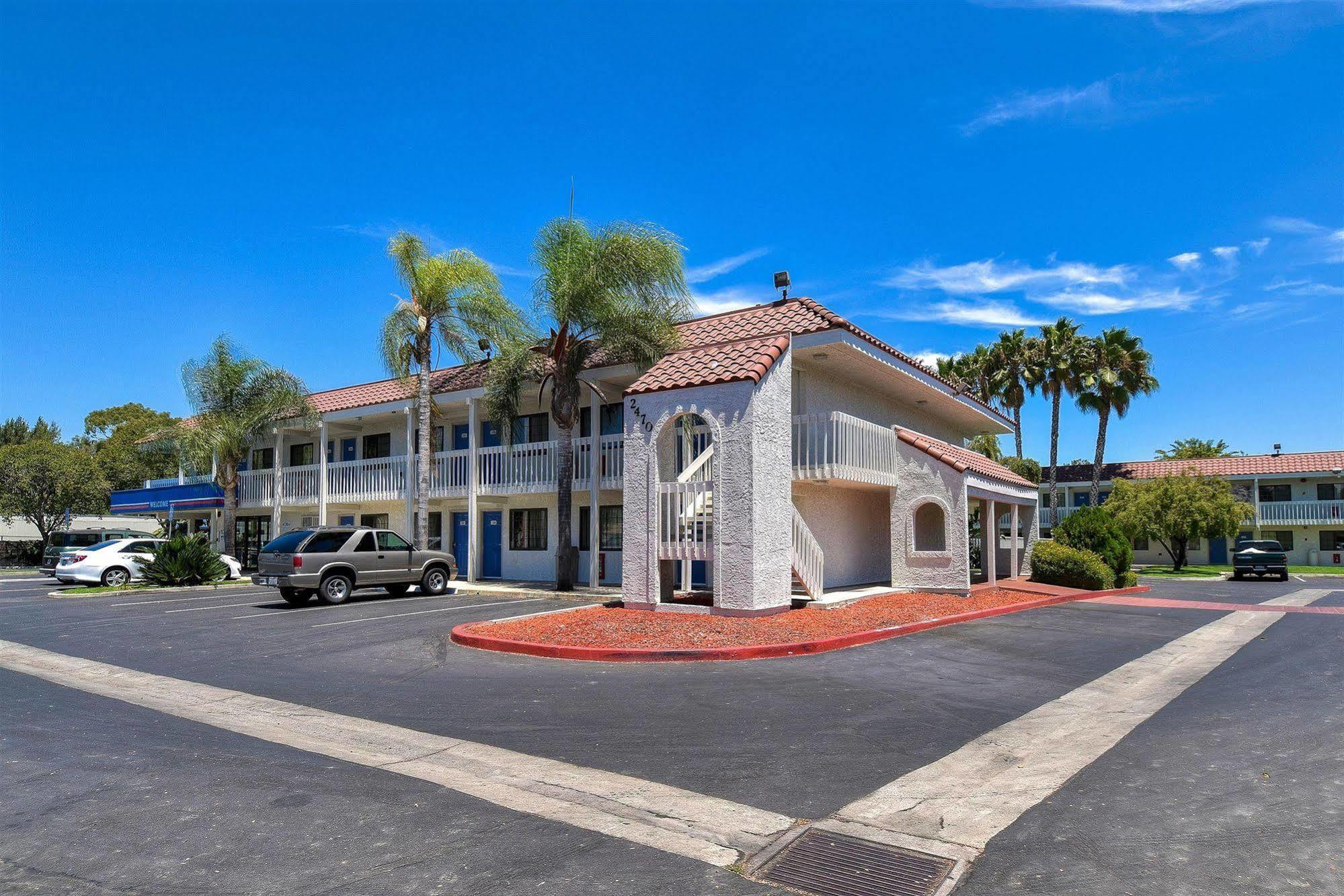 Hotel 6-pomona, Ca - Angeles 2*